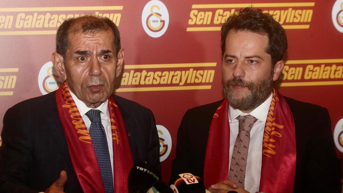thepyasa1912's tweet photo. SIFIR YORUM !!!

-Erden Timur “GS'ye tek başıma 40 milyon euro verdim.”  

-Dursun Özbek “Erden açıklanamayacak kadar para verdi.”

-GS'li yöneticiler “paranın kaynağını soruyoruz, sormayın diyorlar.”

-Dursun Özbek “Bunları sorarak bizi o kadar zor duruma sokuyorsunuz ki.” https://t.co/glWUmGv8oC