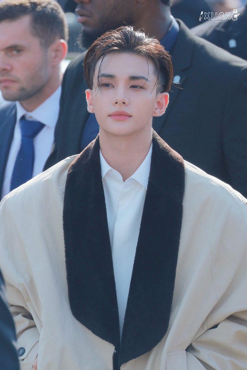 Xuan1117c's tweet photo. 260929

#현진 #Hyunjin
#HYUNJINxDIOR
#DiorSummer27_HYUNJIN https://t.co/wnnAIZ7CVL