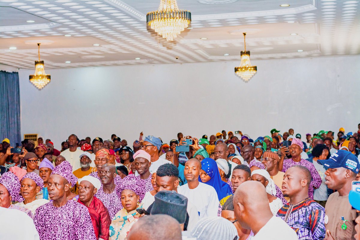 SenSharafaAlli's tweet photo. A NEW DIRECTION IS HERE!

I sat with citizens at the Oyo Rising Citizens Forum (ORCF) dialogue on the future of our state in Ibadan. I heard their concerns, and promises were made.

From May 29, 2027, Local Governments will be fully independent. My administration will not spend one kobo belonging to Local Governments. They will build their schools, build their health centres and employ their own workers. That is how we move Oyo AHEAD.

I promised a maximum of 30 pupils per class, a functional general hospital in each of the 33 Local Governments, a 13th month salary for civil servants, and the prompt payment of salaries, pensions and gratuities.

On the Circular Road project, I will set up a committee within 48 to 72 hours of taking office to hear the grievances of affected residents. We will not seize your land, and we will not sell state assets.

I appreciate our leaders, led by the Oyo State APC Chairman, His Excellency Moses Alake Adeyemo, Honourable Tolulope Akande Sadipe, Member representing Oluyole Federal Constituency, former Speaker of the Oyo State House of Assembly, Honourable Asimiyu Alarape, Honourable Shina Alabi, the Director General of the Senator Sharafadeen Alli Campaign Organisation, Honourable Yemi Aderibigbe, and other State Executive members of the party.

This engagement follows the inauguration of Local Government Campaign Managers at the APC Campaign Office, Dandaru, Mokola, Ibadan.

They were reminded that victory requires hard work at the grassroots. They were tasked to go to the people, strengthen our structures in every Local Government, ward and community, and to see their appointments as a call to service.

My dear people of Oyo State, our vision is clear, and I am ready to deliver. I know how much you have waited for a government that listens and serves.

This is not about individuals. It is about our collective responsibility to build a stronger Oyo.

Walk with me, and together we will take Oyo AHEAD.

#BSA2027
#OyoAHEAD
#ÌtayoÒyó