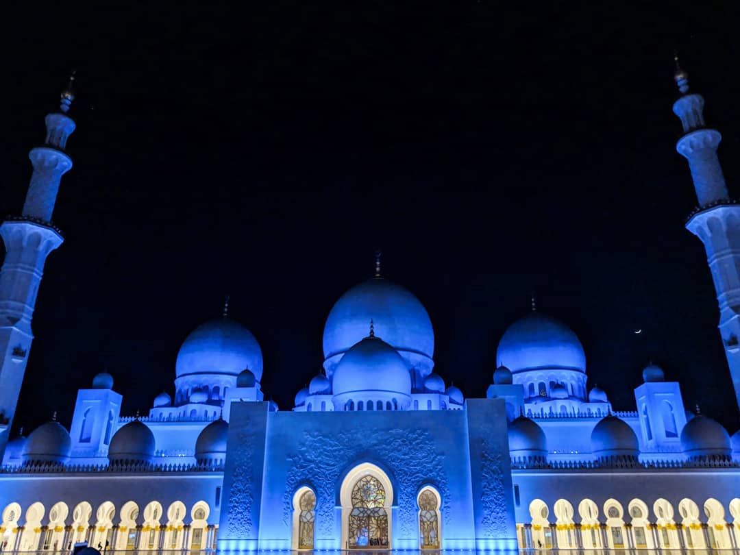 largadooow's tweet photo. #uae #abudhabi #inabudhabi #mosque #architecture #peace #god #pray #lights #night #sky #pixel_team #wanderlust #explore #exploretheworld #insta #instagram #hdr #crescentmoon #inspiration #grateful #travel #photography #goodvibes https://t.co/yBkeD6VO3H