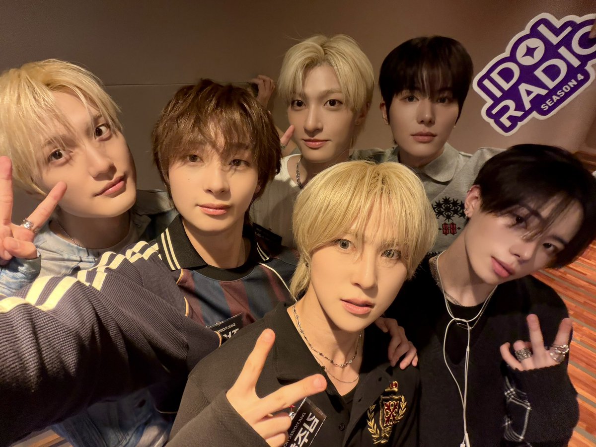 _official_DD's tweet photo. [📸] 260930 완료

함정 카드 발동✨ 
다양한 모습들을 보여드릴 수 있어
너무 즐거웠던 아이돌 라디오 완료!
늦은 시간까지 함께해 준 델리들 감사합니다🙇🏻‍♀️💗

#DAILYDIRECTION #DD #데일리디렉션 https://t.co/hBEl3zAoLp