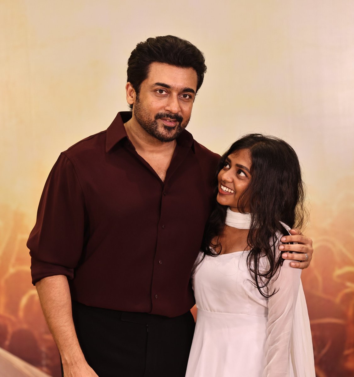 swetha2323's tweet photo. @Suriya_offl
Meeting you for the second time feels so special🤍🫶🏼
This candid moment means so much to me 🫠🤍
And the fact that you wished me on my birthday made it even more special🥹
A special thank you to everyone who  gave me the chance to meet him again. 
#suriya #fangirl https://t.co/qUghUQxb1d