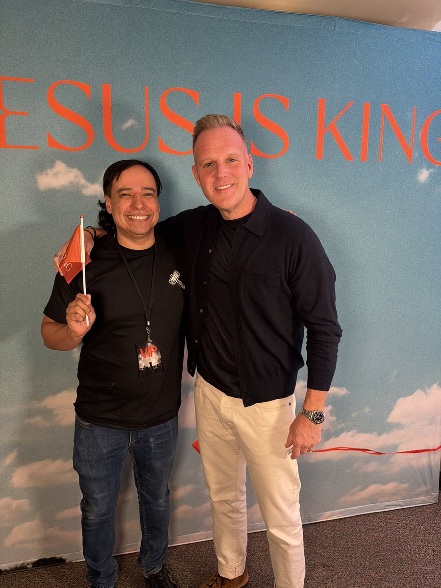 lilchief2007's tweet photo. I met @matthew_west last night at his show in San Jose! My singing along to “Good” (one of my favorite songs) came through way too much but not posting that lol but a great night nonetheless.

Also “Good” came on the radio right now after I parked at work like it was meant to be https://t.co/lPrb1A78Hq