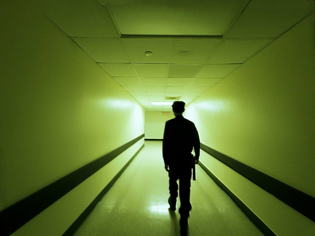 terrorMolins's tweet photo. Una càmera corporal, un hospital psiquiàtric abandonat i un vigilant que no va tornar.

🎥 INFIRMARY, de Nicholas Pineda, se suma a la programació del #TerrorMolins26. https://t.co/9ZPTlYDVqb