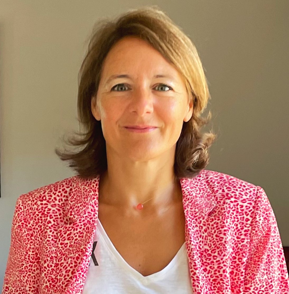 ESSPSAS's tweet photo. ✨ A special recognition for Charlotte Neyret at the Toulouse Space Forum

Yesterday, 29 September, the #ToulouseSpaceForum, an event organised by La Tribune in Toulouse, brought together leaders and key voices from across Europe’s space sector to discuss the future of the industry and Europe’s place in the global space landscape.

A particularly proud moment for #ESSP was the recognition of our CEO, Charlotte Neyret, who was named Personality of the Year. The award was collected on her behalf by Etienne Rouot, a member of the ESSP Management Team.

This recognition highlights Charlotte’s contribution to the #space sector and her commitment to advancing European space activities and innovation. It is also a great recognition of the role ESSP plays at the intersection of space and aviation, bringing satellite-based services to the evolution of Europe’s air traffic management.

Congratulations, Charlotte! 🚀👏

#Aerospace #Leadership #EuropeanSpace #LaTribune
