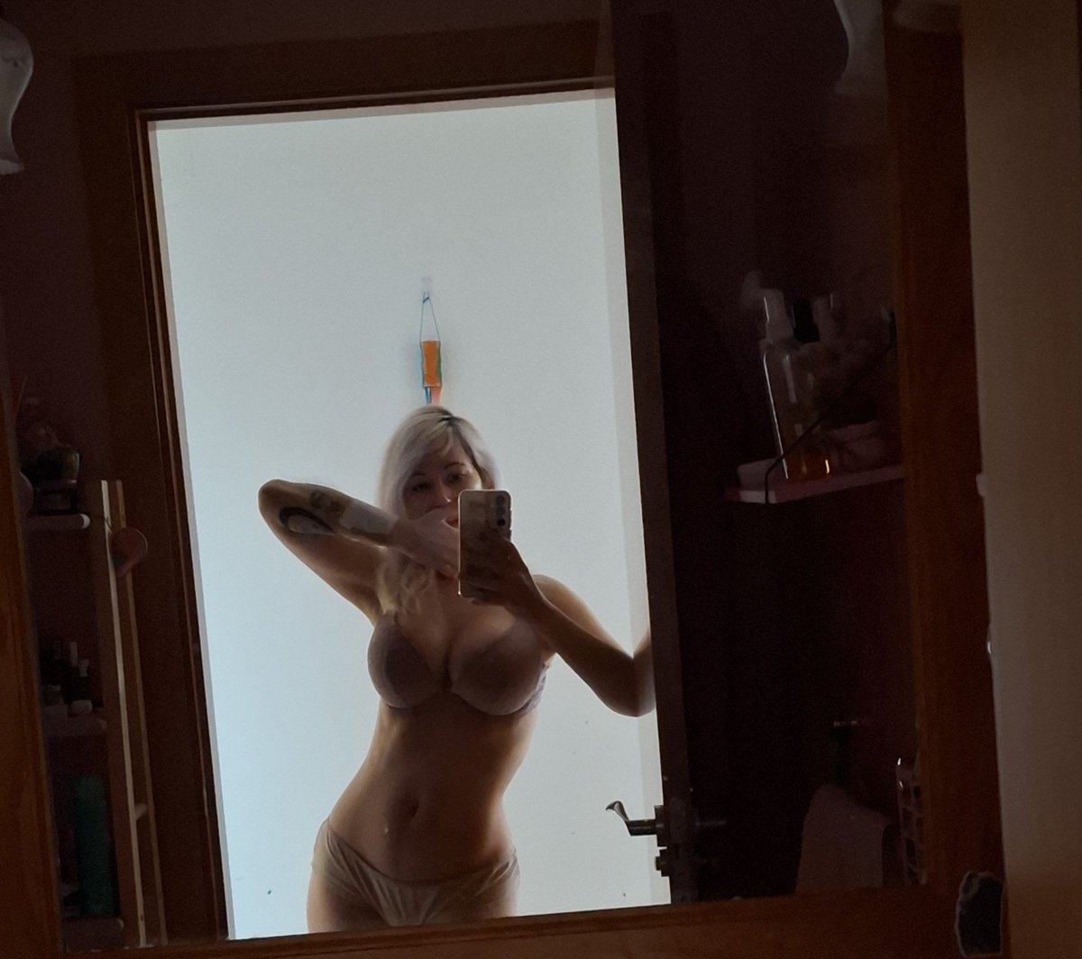 PeronaNamiSwann's tweet photo. Me hice un tatu nuevo♡ https://t.co/hVWyPeu0Sm
