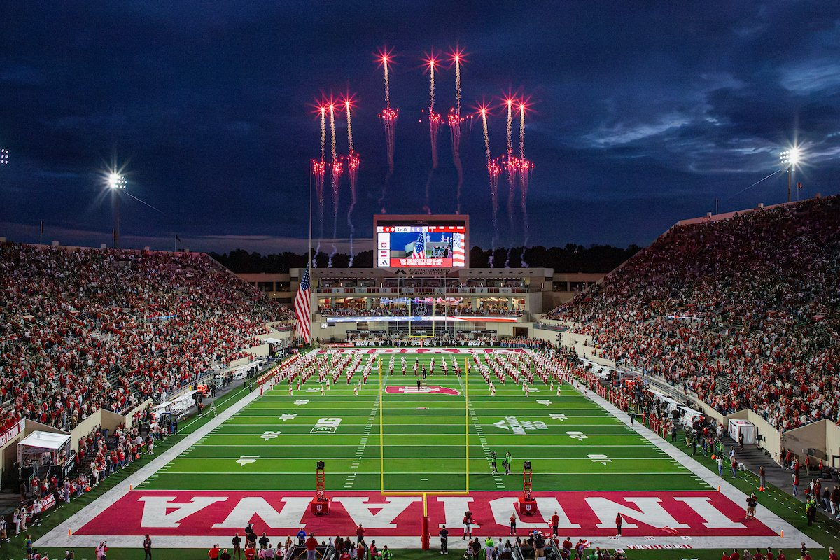 JYDecker's tweet photo. Great start to the fall for IU Athletics - @IndianaMSOC ranked #2 nationally, @IndianaFootball #5,@IndianaVB #15, and @IndianaFH #14. And all undefeated in the early going in the Big Ten standings. https://t.co/YCREMmYy4K