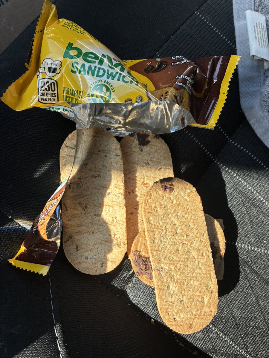 Xhannah_17's tweet photo. @belVita big sad my snack is missing it’s chocolate https://t.co/9f5kbq9BNN