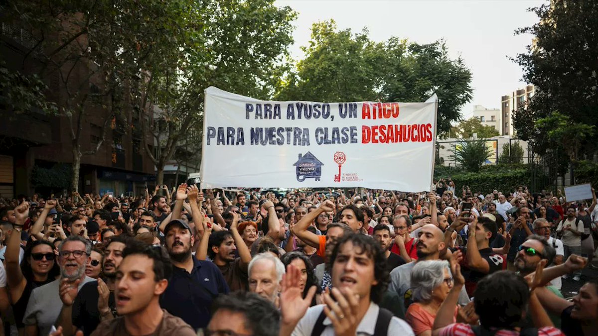 Impacto_ES's tweet photo. ⚡️ Medida histórica ante la crisis de vivienda: el gobierno de España anunció la suspensión de desalojos hasta 2030 y la renovación automática de los contratos de alquiler. Impulsadas por masivas protestas e indignación social tras recientes desahucios. https://t.co/otRYmUoDUP
