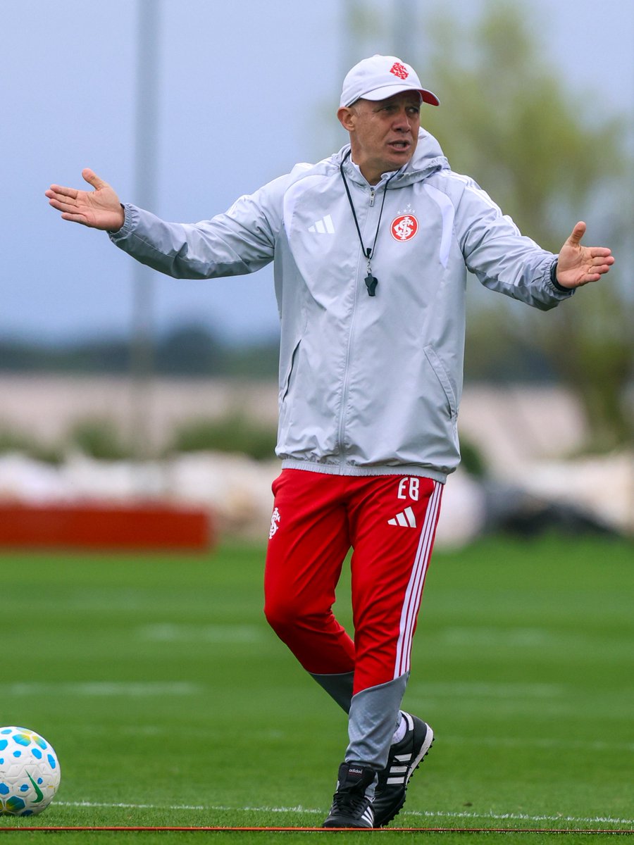 SCInternacional's tweet photo. Eduardo Baptista comanda mais um dia de trabalhos técnicos e táticos no CT Parque Gigante 💪🏽🇦🇹 https://t.co/tf7d0pDFQN