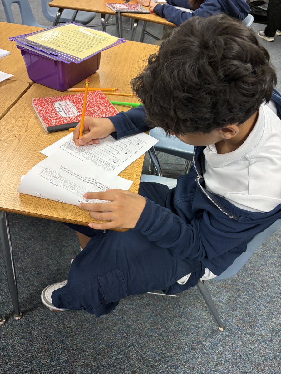 Killough_ESL's tweet photo. Big things are happening in Ms. Alvarez’s class! ✏️💙💛 Our beginner ESL students are building confidence and putting their English to work as they tackle extended constructed responses. 📝

@KilloughEagles https://t.co/Yg2bTyCez1