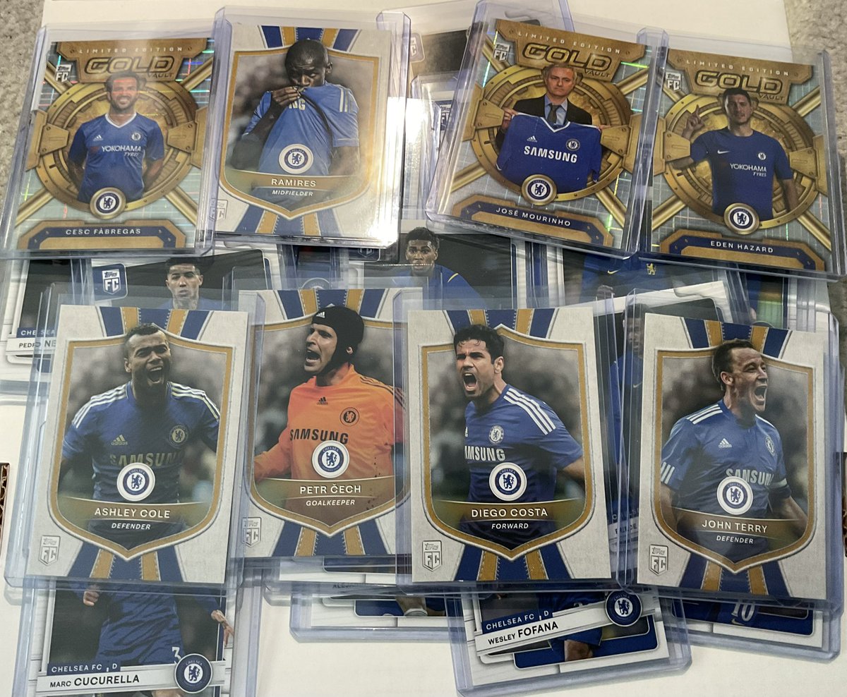 LontoonSiniset's tweet photo. Topps Chelsea FC ”Team Set” Collector Tin 2026/27
#CFC #CFCfi #Valioliiga #LontoonSiniset #ToppsPremierLeague #ChelseaKeräilykortit #ChelseaTradingCards https://t.co/aomRVJujzT