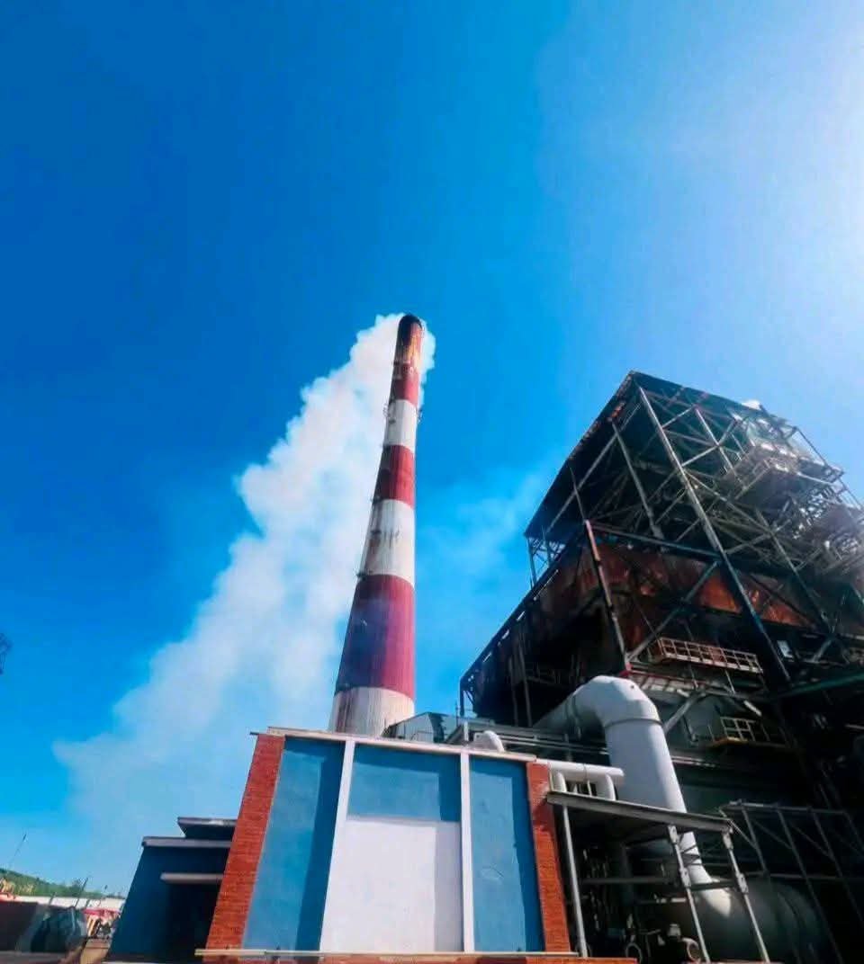 OSDE_UNE's tweet photo. 🔴 La reparación de la avería detectada en el recalentador de alta temperatura (RAT), que progresa hoy en la Central Termoeléctrica (CTE) Antonio Guiteras, en esta urbe, demandará no menos de 48 horas, aseguró Román Pérez Castañeda, su director general. https://t.co/CSsFPHbjxp