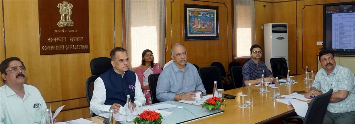 DIPRRajasthan's tweet photo. ‘जल संचय जन भागीदारी : कैच द रेन-2026’ को जन आंदोलन बनाएं- मुख्य सचिव

हर गांव में हों जरूरत के अनुरूप जल संरक्षण कार्य

जल संरक्षण एवं भूजल पुनर्भरण के पूर्ण कार्यों के आधार पर राजस्थान देश में प्रथम स्थान पर

https://t.co/vNm6PWzw1D https://t.co/RtOftWwx9j