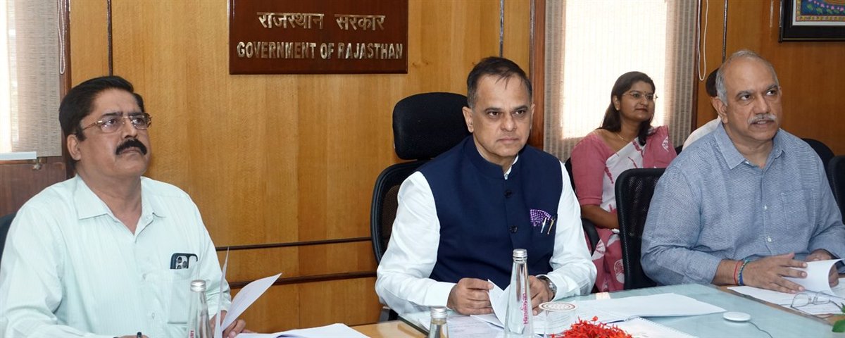 DIPRRajasthan's tweet photo. ‘जल संचय जन भागीदारी : कैच द रेन-2026’ को जन आंदोलन बनाएं- मुख्य सचिव

हर गांव में हों जरूरत के अनुरूप जल संरक्षण कार्य

जल संरक्षण एवं भूजल पुनर्भरण के पूर्ण कार्यों के आधार पर राजस्थान देश में प्रथम स्थान पर

https://t.co/vNm6PWzw1D https://t.co/RtOftWwx9j