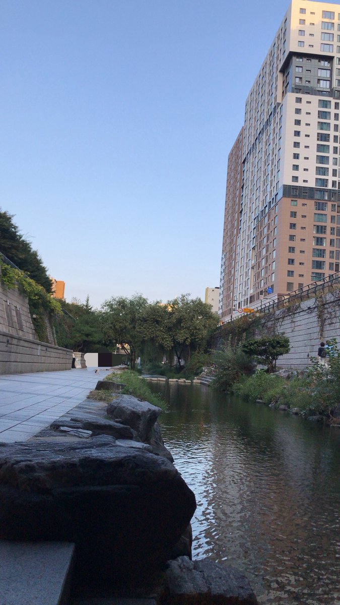kyoo6o's tweet photo. 다 청계천에서 타코 먹고있음
물론 나도 https://t.co/fhmQxEfOXd