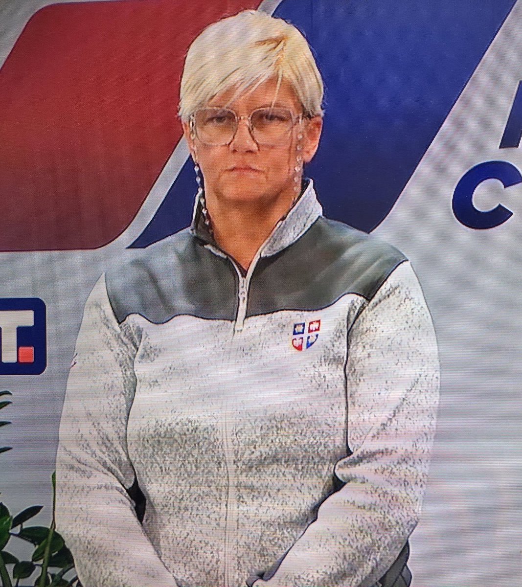 BraticVlad3613's tweet photo. Upoznajte Ljiljanu Cveković SNS roba iz Novog Sada koja maltretira ljude po Novom sadu a sebe predstavlja kao žrtvu.
Ženi stvarno treba pomoć lekara. https://t.co/F3MlAQemey https://t.co/ImUC8pTWYl