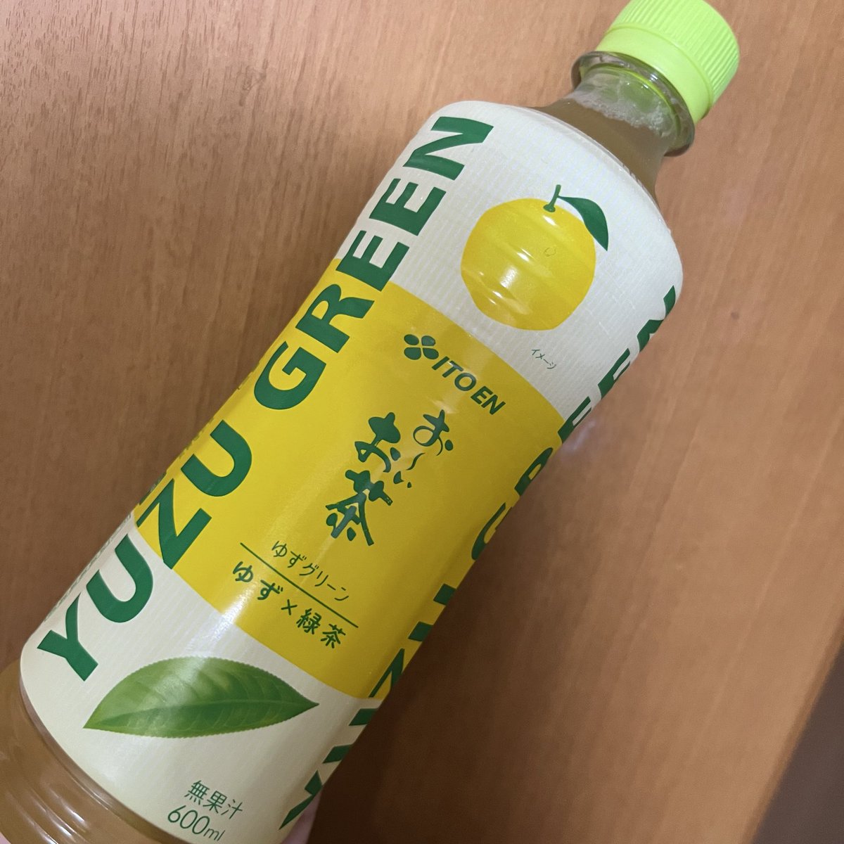 akane61269's tweet photo. お〜いお茶といえばゆず、ゆずといえばお〜いお茶なのになんでこんなビッタシの商品でタイアップしてないんだ！？ https://t.co/vtq1wZbZMy
