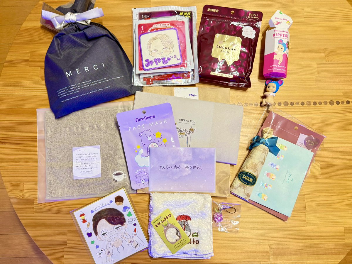 MiyabiMovie22's tweet photo. チェキ会イベントで頂いたプレゼントがてんちゃんねるから届きました！！
嬉しい！！
てんふぁみさん、4人を応援するだけでも沢山頑張ってるはずなのに、まさか僕の分まで…😭
優しすぎますっ！

この機会に少しだけ、僕の想いを伝えさせて下さい↓

#てんちゃんねる 
#てんちゃんねるチェキ会 https://t.co/fw9xVwSLO6