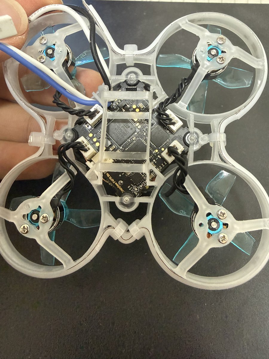 HacchanFPV16's tweet photo. @ShuFpv 返信ありがとうございます。
リバースにチェックも入っていって、水平キャリブレーションもやり直してみたのですが変わりませんでした。
fcの向きもおそらく合っていると思います。
もう少し確認してみます。 https://t.co/wPx4XQx5xB