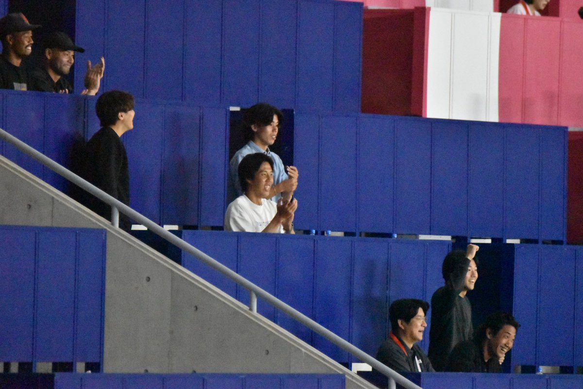 ___O351638's tweet photo. 夢樹がPK蹴る時のセレッソ選手たち😂 https://t.co/7x9K6ijCgE