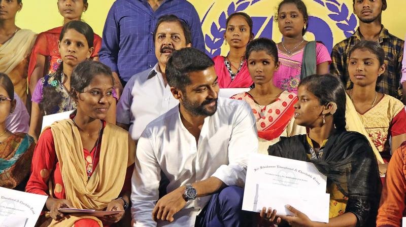 Harith_offl's tweet photo. Idhu panathukaaga thiruttuathanamaa serndha kootam illa sir...

Nyayathukaaga, tharmatukaaga... THAANAA SERNDHA KOOTTAM❤️

#AgaramFoundation #TheOneSuriya https://t.co/6Knbvhq87q