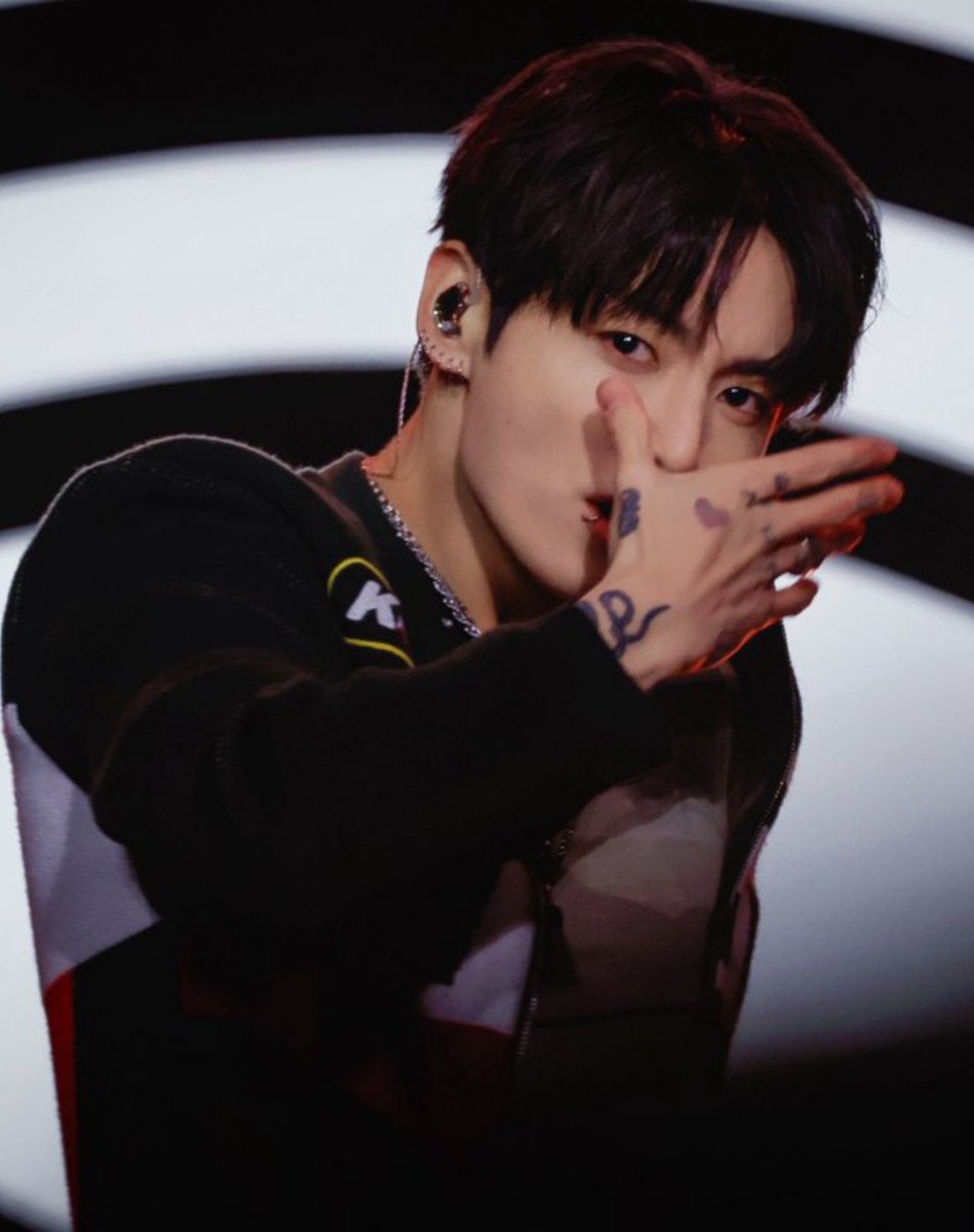 Mnijungkookdo's tweet photo. Saw this pic https://t.co/2pFpgltOrK