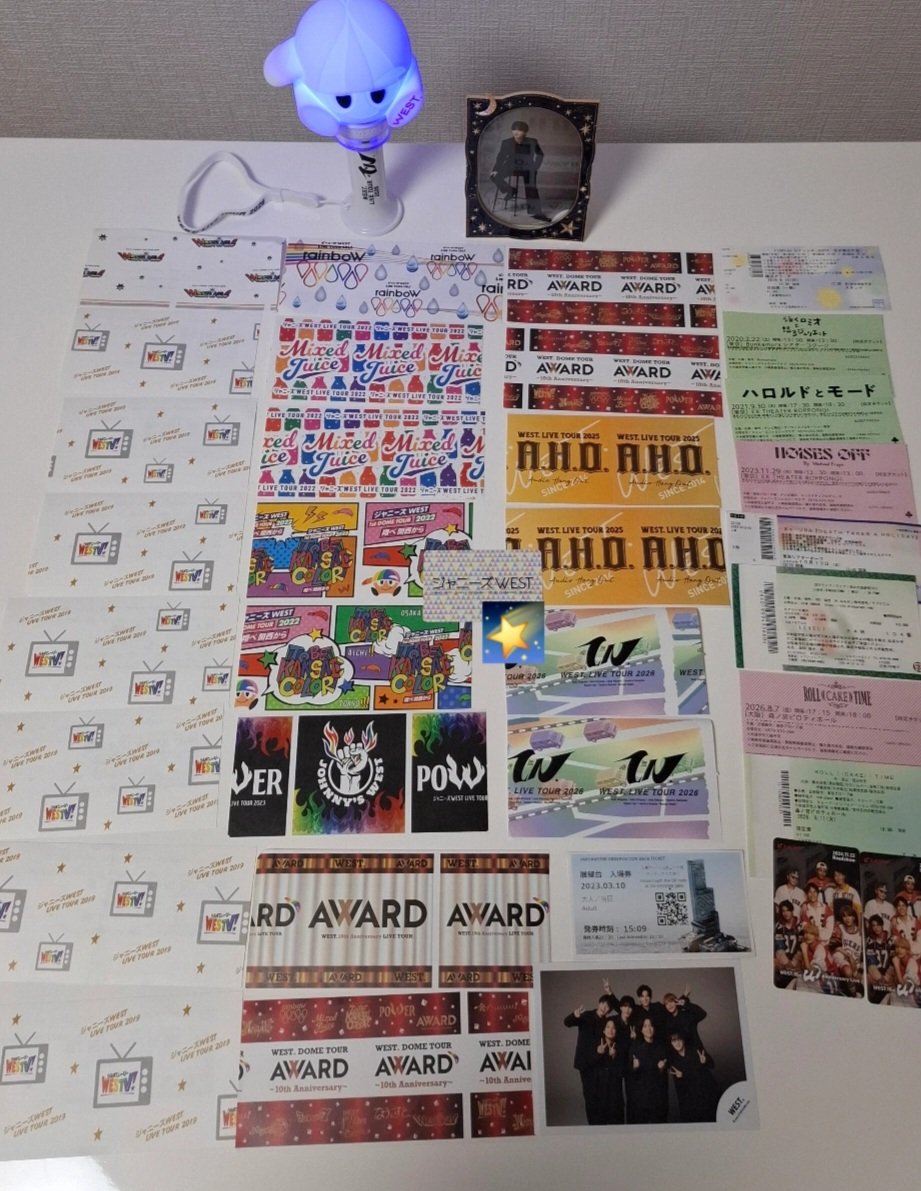 ryuuuuu37's tweet photo. 人間らしくて生き方が泥臭くて、優しくて、不器用な7人のファンで幸せでした。長きヲタク人生で、初めてファンサをくれたのは流星でした。9年間、沢山の景色、経験をさせてくれてありがとう。生まれ変わっても、私はWEST.と流星のファンになります。#ありがとWESTꓸ https://t.co/8LTnvlEcld