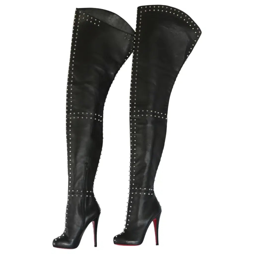 georaama's tweet photo. Nicki Minaj wearing Christian Louboutin f/w 2010-2011 ‘metropolis’ leather spike boots (2012) https://t.co/vSXJHGSGls