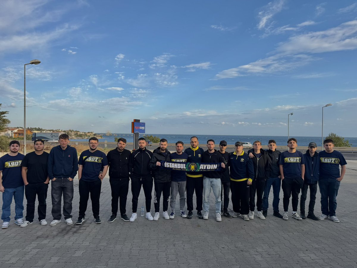unigfbiau's tweet photo. DÜŞTÜK YİNE YOLLARINA SEVDAMIZI HAYKIRMAYA!

İstanbul Aydın UNIGFB olarak FENERBAHÇE erkek alt yapı voleybol takımımızı yalnız bırakamak için Tekirdağ yolundayız.

#UNIGFB https://t.co/u21iZytjt5