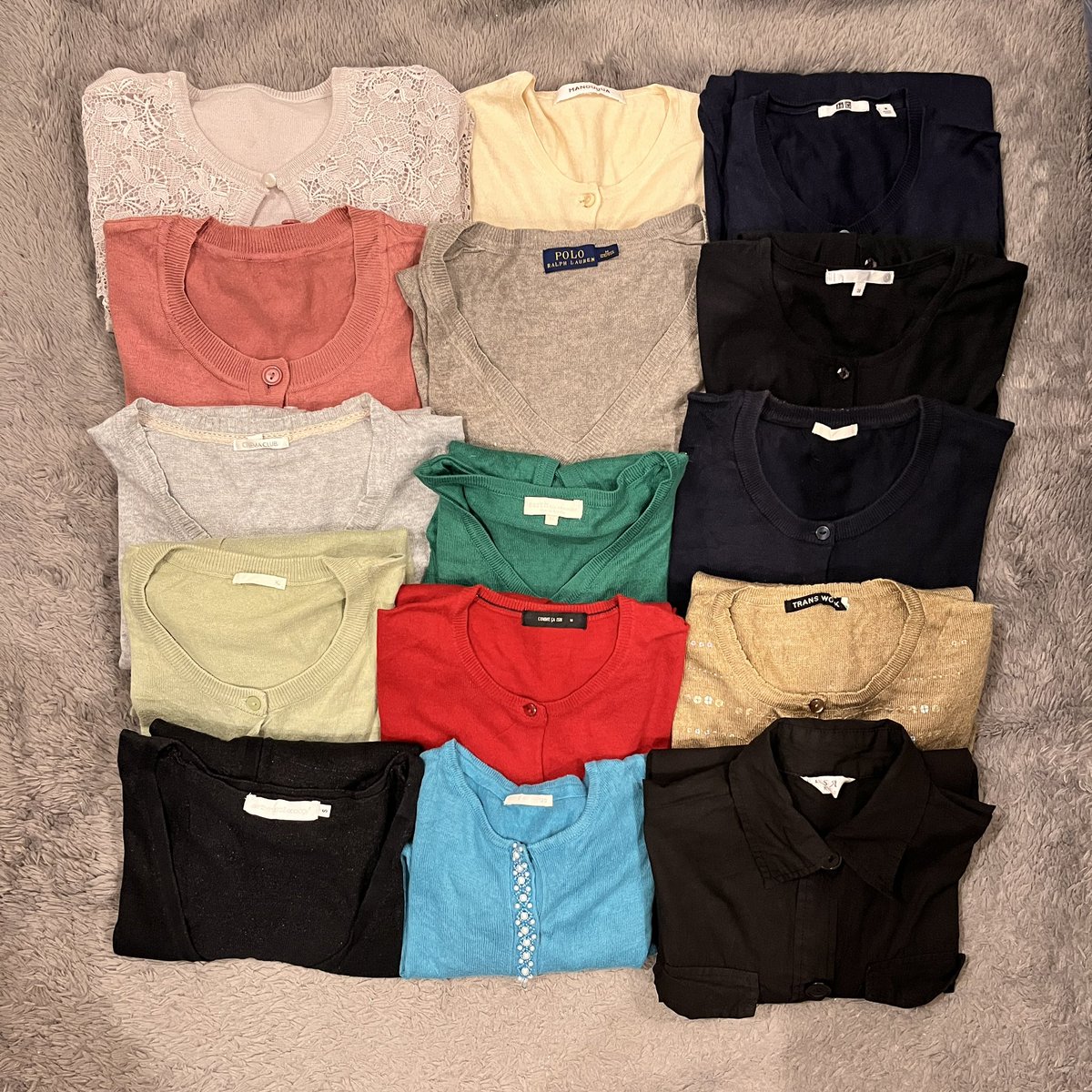 bacotmulujir's tweet photo. hai guyss, aku ada cardigan, kemeja, celana pendek, blouse, starts 5k aja, paling mahal 65k, banyak brand kyk uniqlo, GU dll nya

bisa oren, beli diatas 3 bakalan dapet potongan, komen dibawah nanti jam 11 aku spill 🥰🙏🏻 

#wtscardigan #wtsbajumurah https://t.co/aNbcy4WSJt