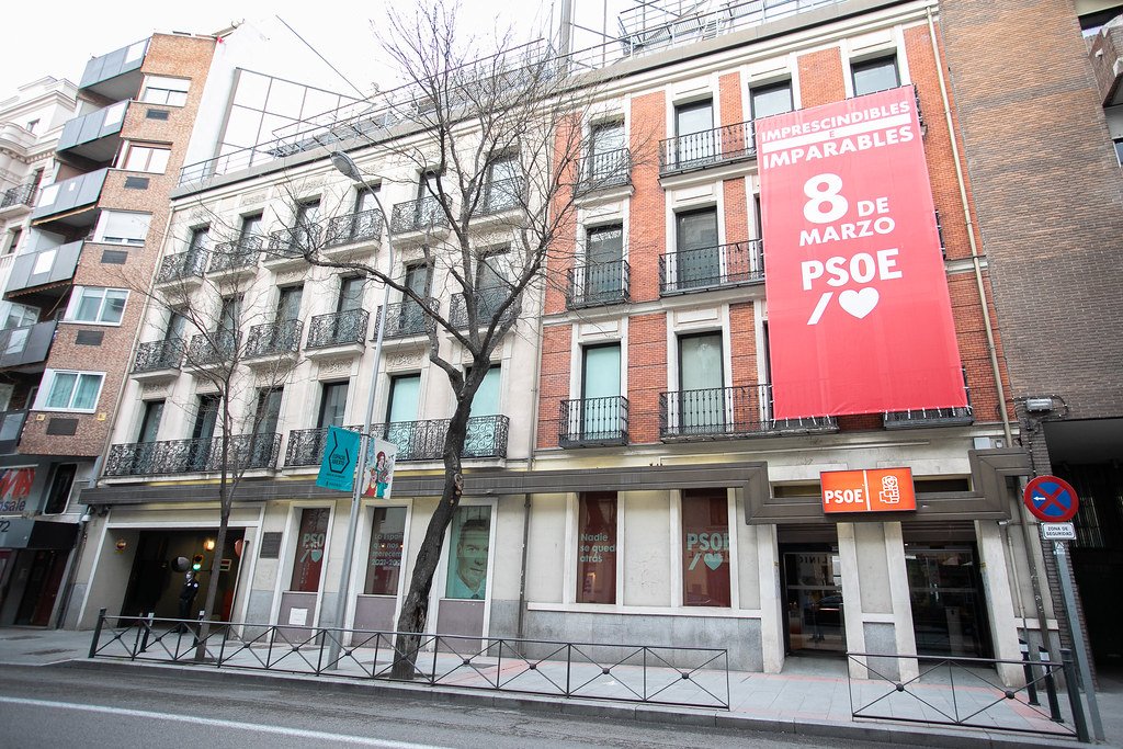 veintimillapie's tweet photo. Si se puede acampar en Sol, también se podrá acampar en Ferraz o en Moncloa, en las mismas condiciones. https://t.co/RFtqDV9KAk