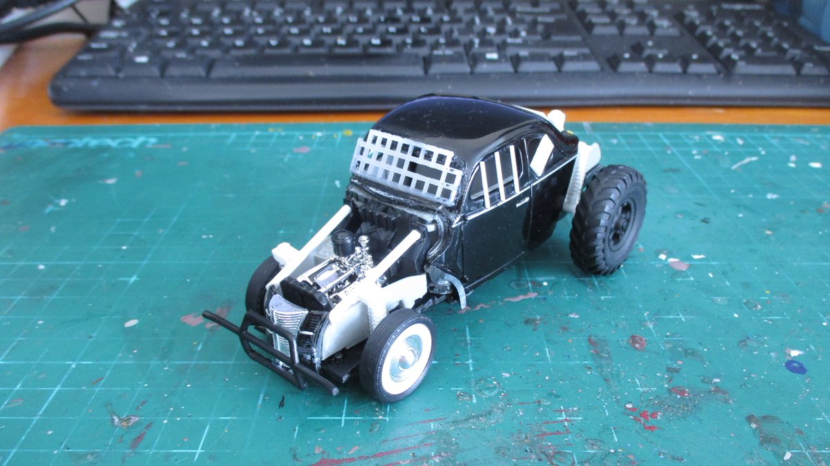 RoadWarriorJohn's tweet photo. Work bench update time,
Little more progress on the @marsgarage8217 Rust Bucket Challenge (Buzzard) build.
#rustbucketchallenge #buzzard #madmax #ford #5window #sunnyside #kitbash #scratchbuilt #scratchbuild #postapocalypse #postapocalyptic #apocalypse #apocalyptic https://t.co/HDtSAkFnJS