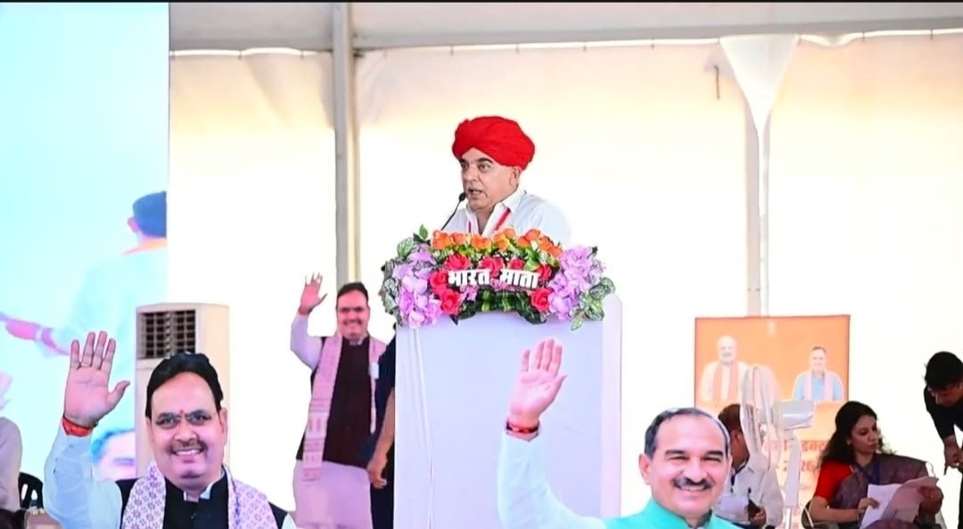 ManvendraJasol's tweet photo. आज बाछड़ाऊ, बाड़मेर में आयोजित कार्यक्रम में जोधपुर संभाग की विकास यात्रा को नई गति प्रदान करते हुए माननीय मुख्यमंत्री श्री भजनलाल जी शर्मा द्वारा ₹2,824 करोड़ की लागत की 1,013 जनकल्याणकारी योजनाओं का लोकार्पण एवं शिलान्यास किया गया।

इन विकास कार्यों से क्षेत्र में आधारभूत सुविधाओं के विस्तार, जनकल्याण और विकास को नई दिशा एवं गति मिलेगी।
@BhajanlalBjp