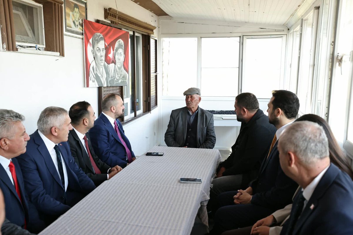 efedemirhann's tweet photo. 15 Temmuz’un kahraman şehidi Ömer Halisdemir’in kabrini ve evini ziyaret ettik.

Vatan uğruna canını ortaya koyan Ömer Halisdemir’i ve tüm aziz şehitlerimizi rahmet, minnet ve dualarla andık.🇹🇷

@acarfaruka https://t.co/gLLSHa4S7F
