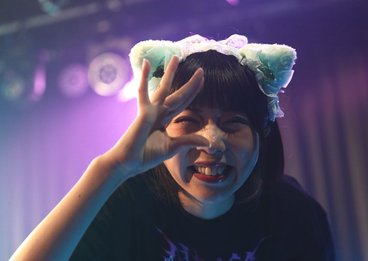 nanamusora's tweet photo. ６月
ミストフェス２日目⑦

丸々穂野々さん写真

かわいい笑顔ですね

これで、
丸々穂野々さん及びぶっとび！パンデミックの写真終わり🥐

#丸々穂野々
#ぶっパン
#ぶっとびパンデミック https://t.co/eOz3ZSx1gU