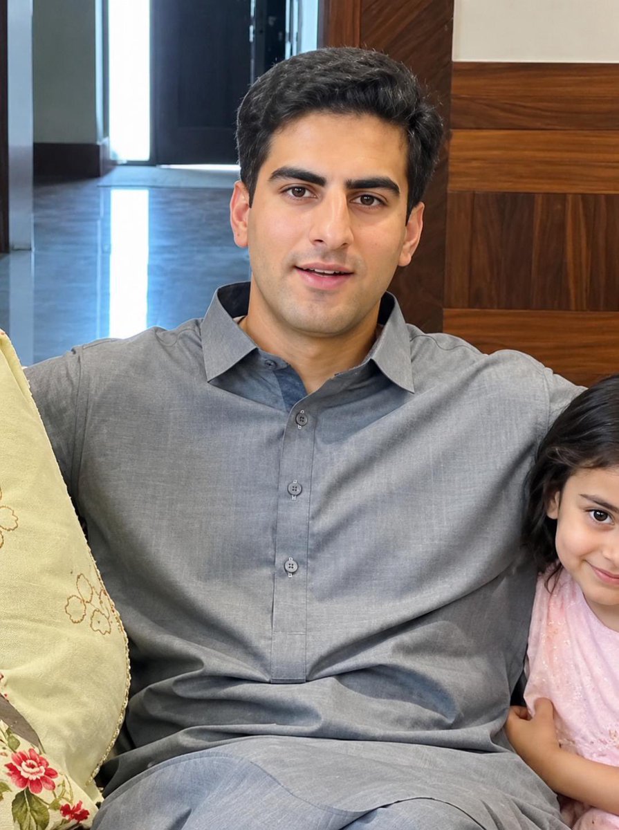 PakMilitary132's tweet photo. Remembering Maj Zeeyyad Salim Awal Shaheed 🇵🇰

- Maj Zeeyad Salim Shaheed
- 130 L/C ex 4AK/44AK
- 23 Jul 25

#Lahuukiroshni #pmt #pakarmy #ispr https://t.co/9gd9LnUUEI