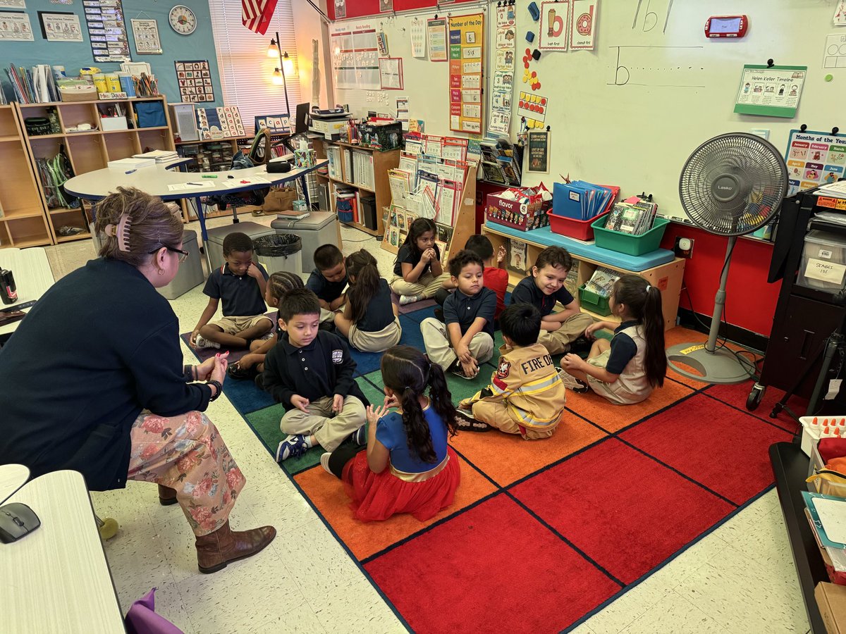 LDZPrincipal's tweet photo. Our little kinders engaged in student discourse! Mrs. Skaggs holds these babies to high standards. Complete sentences only! 🙌🏻 #LDZLegacy @PathtoPinkston https://t.co/AqN9DA1KuK