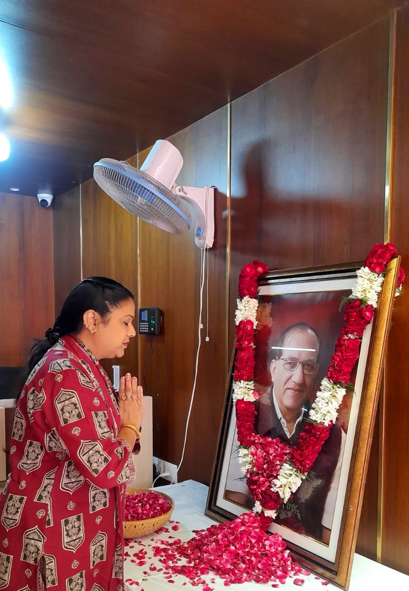 sonakumari07's tweet photo. आज @BJP4Delhi कार्यालय में भाजपा के वरिष्ठ नेता एवं दिल्ली भाजपा के प्रथम प्रदेश अध्यक्ष स्वर्गीय प्रो. विजय कुमार मल्होत्रा जी की पुण्यतिथि पर उन्हें श्रद्धासुमन अर्पित किए। 🙏

#संगठन
#भारतीय_जनता_पार्टी

@hdmalhotra @PavanRanaRSS @AmitShah @BJP4India @blsanthosh https://t.co/CUZnTM5q2F
