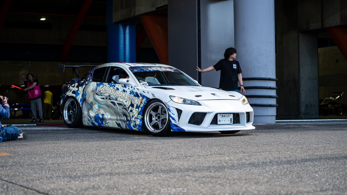 tatsu_SE3P's tweet photo. やっぱ痛車っていいな
神椿で、ﾆｮﾆｮで別格の痛車作りたくて今の作ったけど、本当に自分で見てもだいぶ満足出来て良い
色替えにイラスト、裁縫とか全部自分で『ﾆｮﾆｮのマルチな活動の表現』の為にやったけど楽しかったな
まだ辞めないし常に深化し続けて椿の痛車で一番になりたいよね https://t.co/x1ZsIEvPa4
