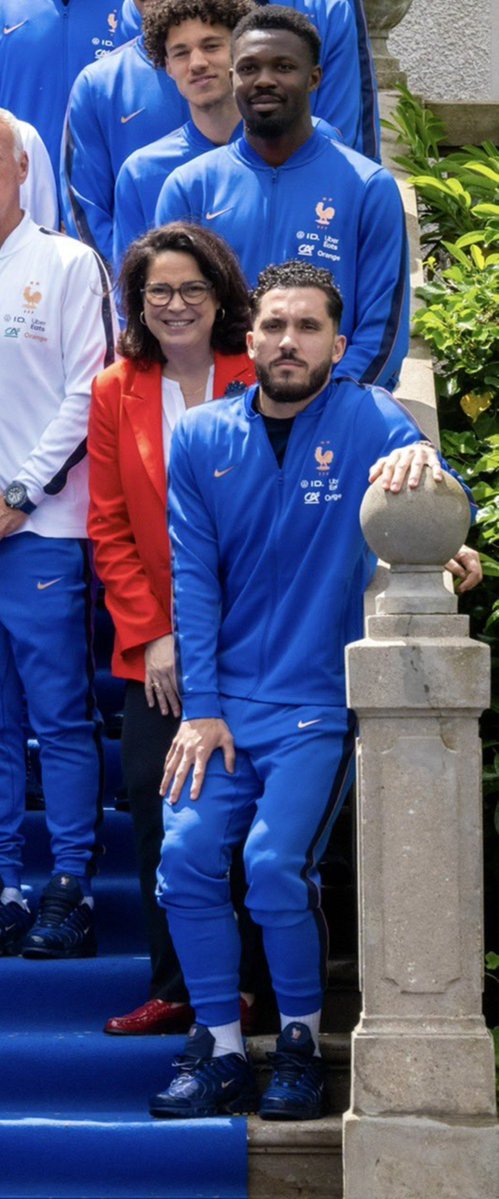 slyss12's tweet photo. Le RER était blindé j'étais posé comme ça contre la porte. https://t.co/xL3aocvxUv
