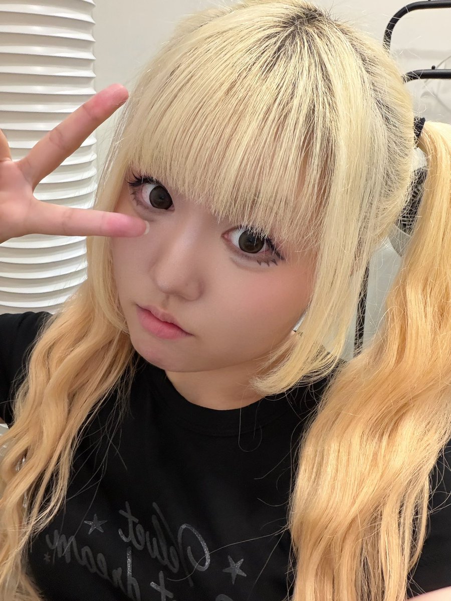 Magiluna_mel's tweet photo. 📶26.09.30
【FUWAFUWA LIVE】

오늘은 갸루 특의✌️✌️ 였습니다! 나름대로 옷장을 털어 갸루를 만들었는데.. 다들 엄청‼️ 농도 진한 갸루로 오셔서 당황😂 메이크업 만이라도 갸루니까 봐조...~ +ALT

⇢ 10.03 もってけ！アイドル VOL.117 https://t.co/qDXkRypTRC