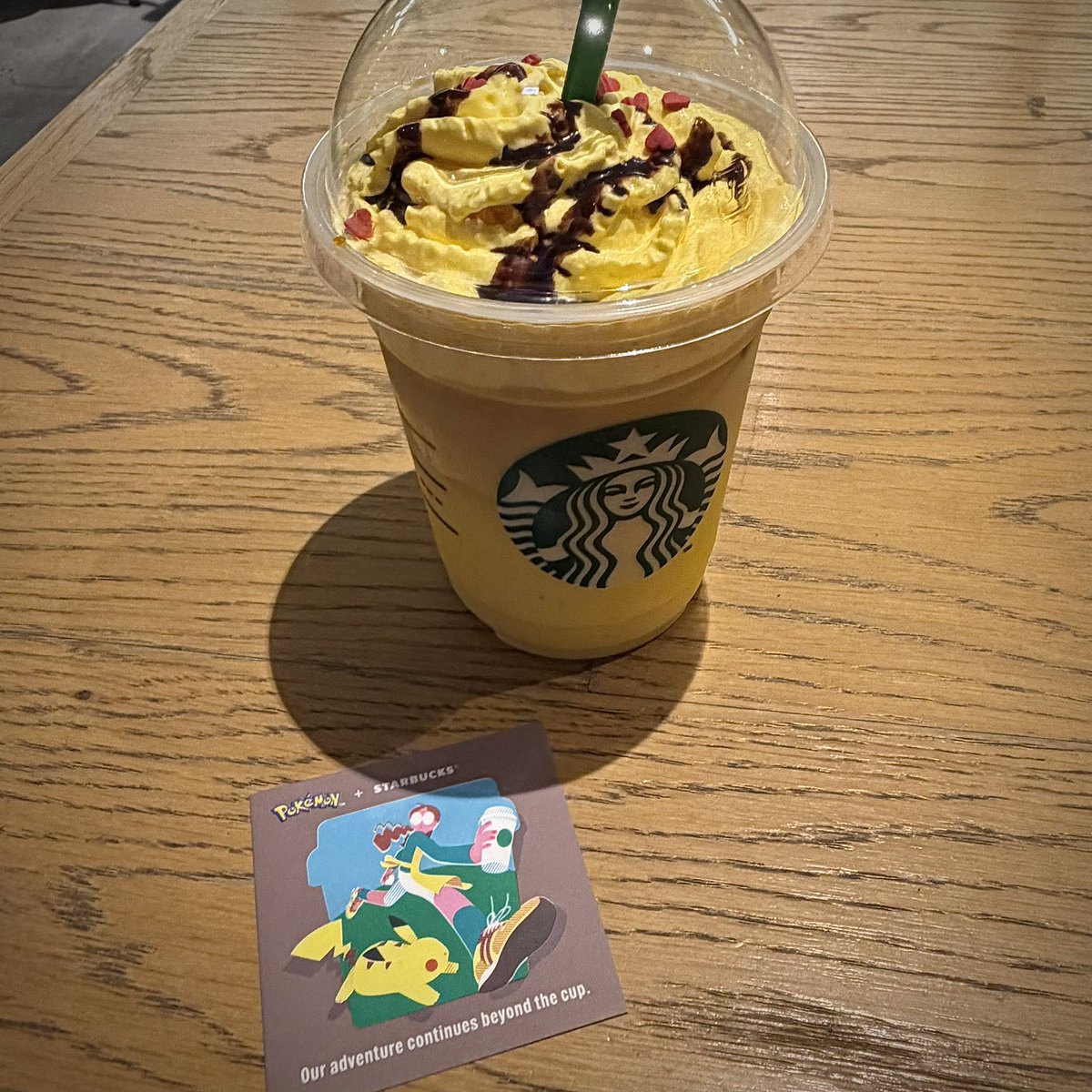 nty_2dg's tweet photo. スタバのピカチュウハニークリームラテなるドリンクのためにほぼ開店凸してきたけど周囲の客みんな通常商品飲んでた https://t.co/Ol956L3m3e