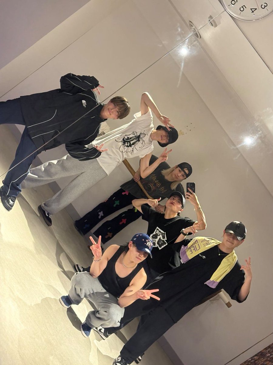 findi_ryota's tweet photo. 明日のコラボリハしてきました！！
明日だけの特別なステージ観に来てくれたら嬉しいなー！

10月1発目のライブ、
五反田G2さんでお待ちしてます❤️‍🔥 https://t.co/1ljnofAU6C