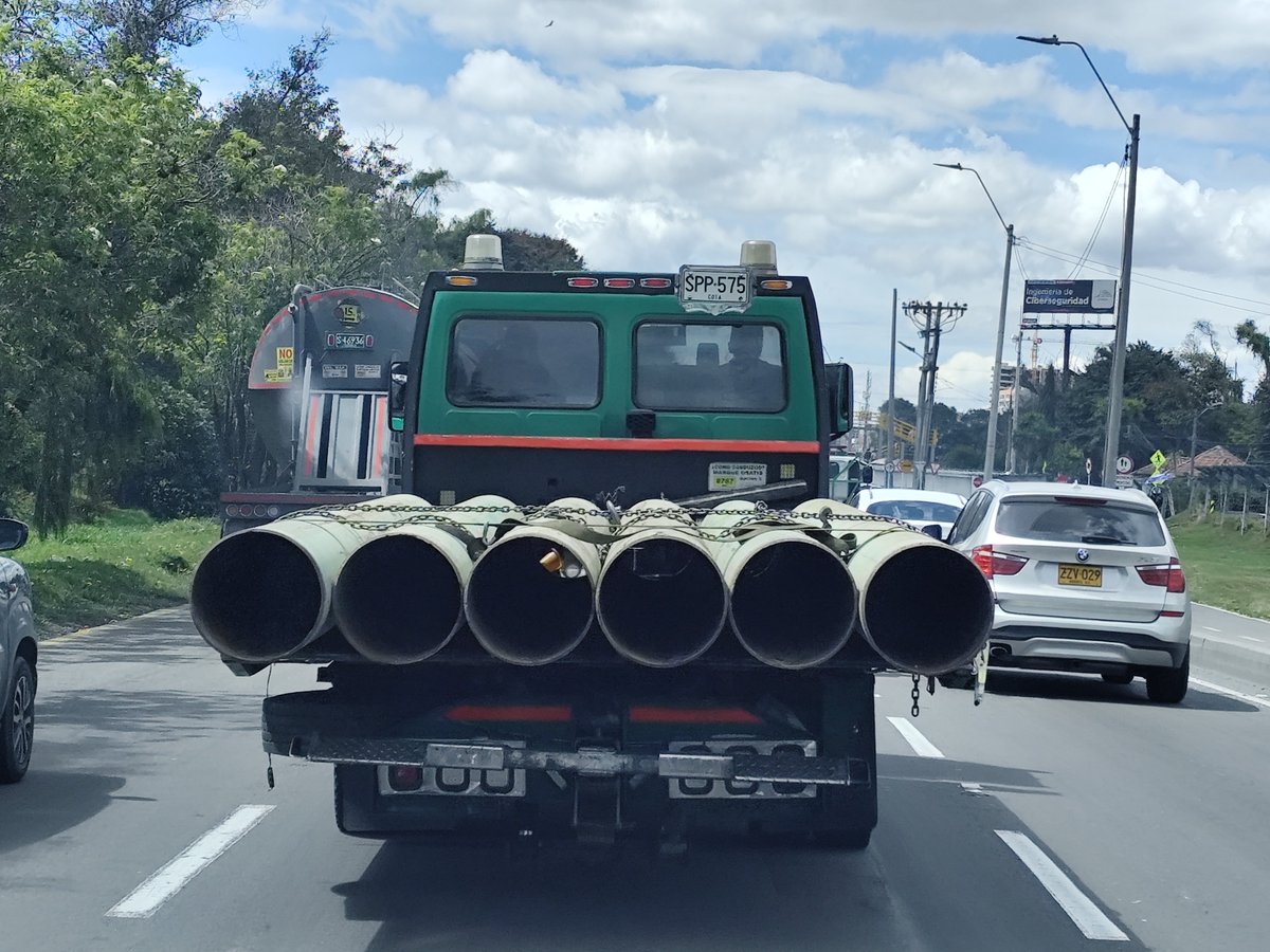 Volmarjg's tweet photo. Bonita la señalización de carga larga y ancha.
@SectorMovilidad https://t.co/lWhxBQZflA