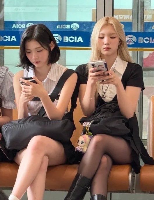 picscjiwoo's tweet photo. this duo aura >>>> https://t.co/w2rERWzK0k