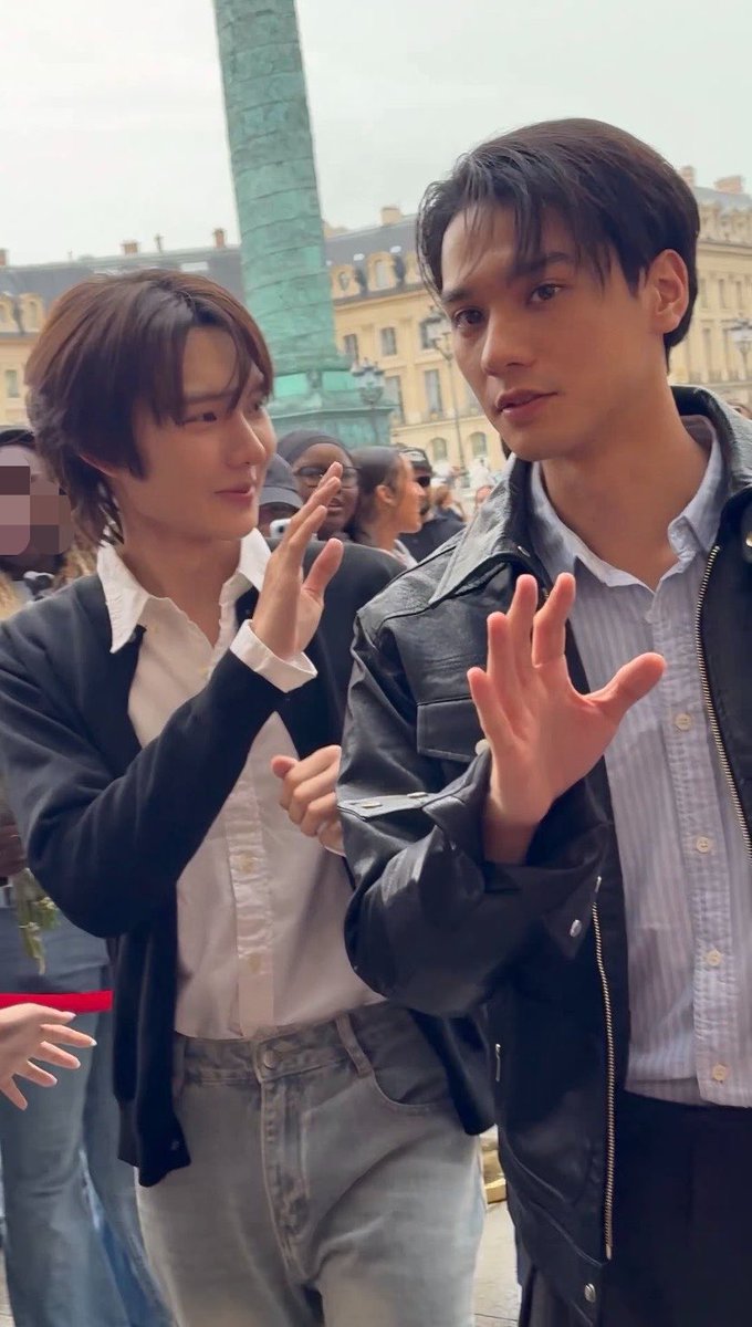 Vivianna130745's tweet photo. โคตรจะคู่รักฮอลิวูดปาปารัสซี่ตามถ่าย

#kengnamping #kengharit #nampingster @Schiaparelli #Schiaparelli #PFW https://t.co/yplsEq3juP