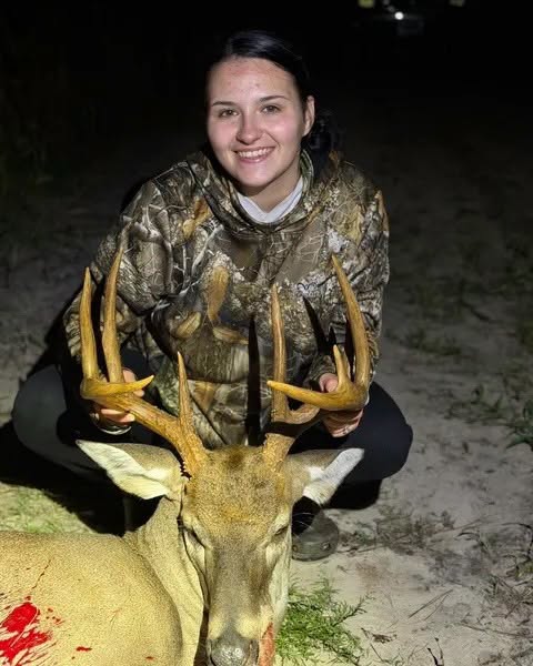 nchuntnfish's tweet photo. Elizabeth Morris killed this 9-point, 200-pound buck in Barnwell County, SC! #BarnwellCounty #Carolinas #CarolinaSportsmanMagazine #Carolina #Outdoors #Hunting #Hunt #DeerSeason #Deer #WhitetailDeer #Buck #SouthCarolina #CarolinaSportsman https://t.co/sCERvdM5VE