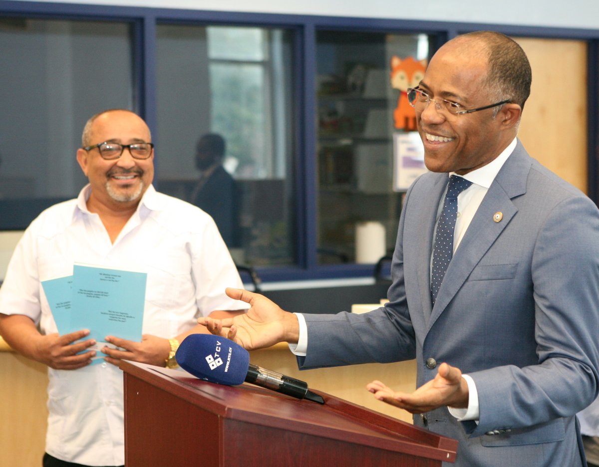DotNews's tweet photo. Prime Minister Francisco Carvalho of Cabo Verde joined Boston Public Schools officials and Cape Verdean leaders on Monday as they hailed the new Kriolu dual language program at #Dorchester’s Lilla Frederick Elementary School.
https://t.co/nXMm7sarDT https://t.co/TielD7c5qZ