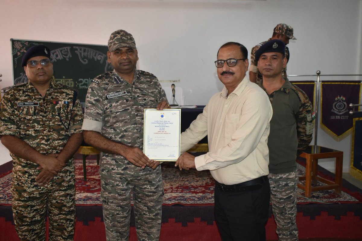 170BNCRPF's tweet photo. इस वाहिनी के स.उप.नि./जीडी विनय कुमार पाण्डेय के द्वारा इस महान बल में 30 वर्षों की गौरवपूर्ण सेवा पूर्ण कर सेवानिवृत्त होने पर हार्दिक शुभकामनाएँ एवं सम्मान। हम सभी आपके उज्जवल भविष्य की कामना करते है। https://t.co/QfzVEvTNwY